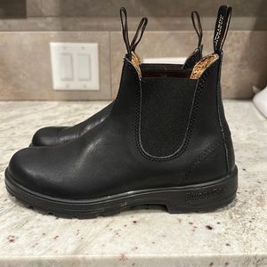 Blundstone Black Chelsea Boot—Like new condition-Women’s size 7